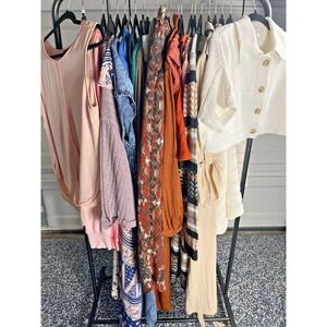 25 Pc Women's Reseller Starter Box Clothing Inventory Bundle Poshmark eBay